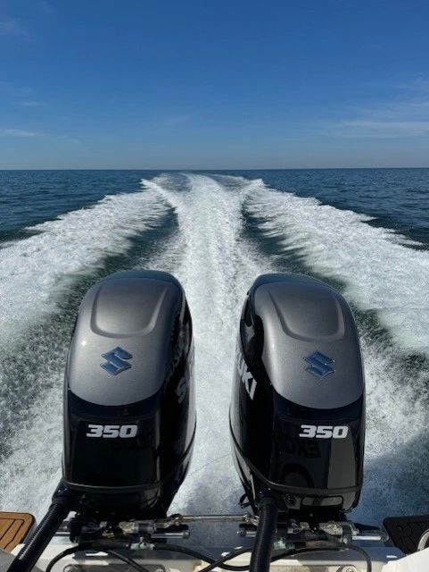 Suzuki twin 350 outboard motors dual wake